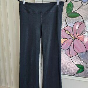 Under Armour black yoga pants straight let size med 32 in inseam